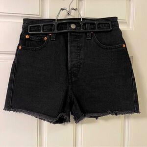 Black Levi’s Rib Cage Shorts, size 25